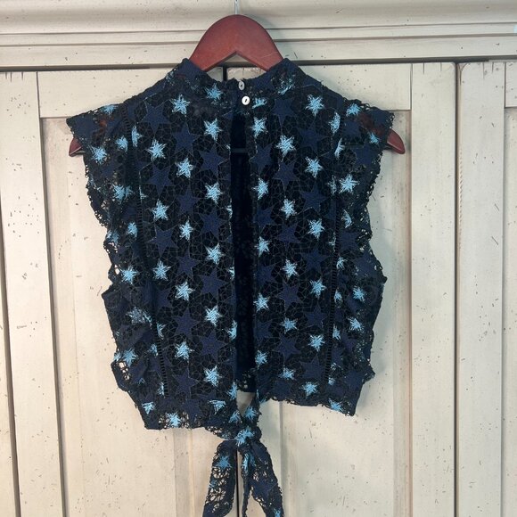 Willow & Clay Embroidered Star Lace Top Size Small - Picture 7 of 7